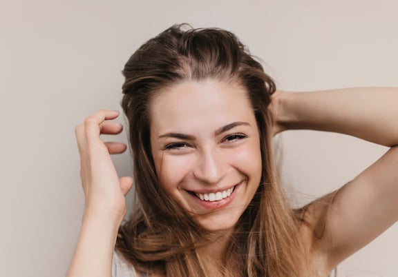 How to Use Dry Shampoo: Spray vs Foam